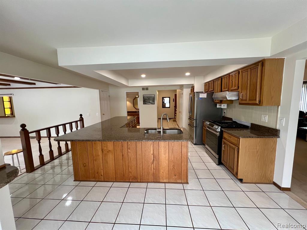 621 Lockmoore Court Rochester, MI 48307 - Photo 11 of 46