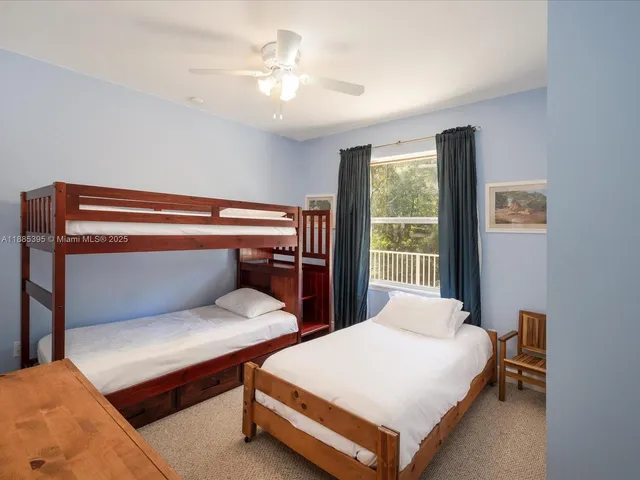 a view of livingroom with furniture