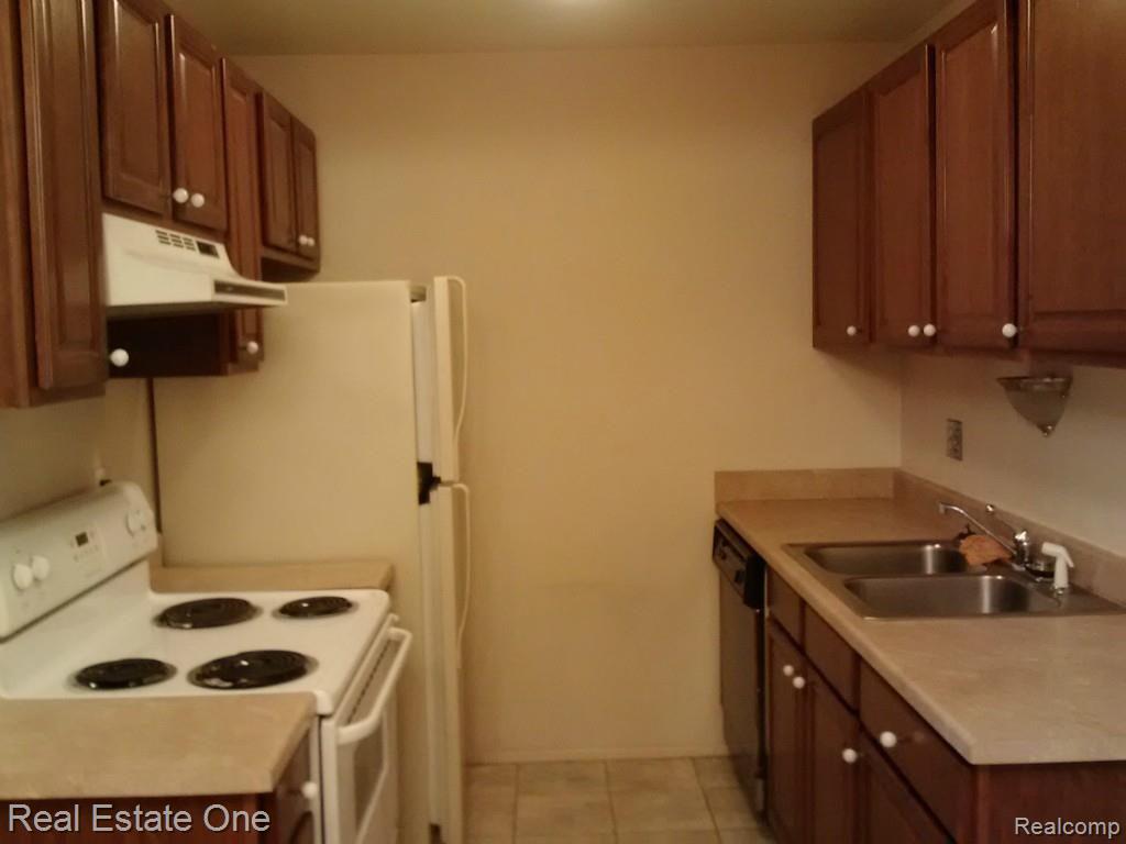 26780 Joy Road, Unit 4 Redford, MI 48239 - Photo 4 of 14 BEAUTIFUL KITCHEN!!!