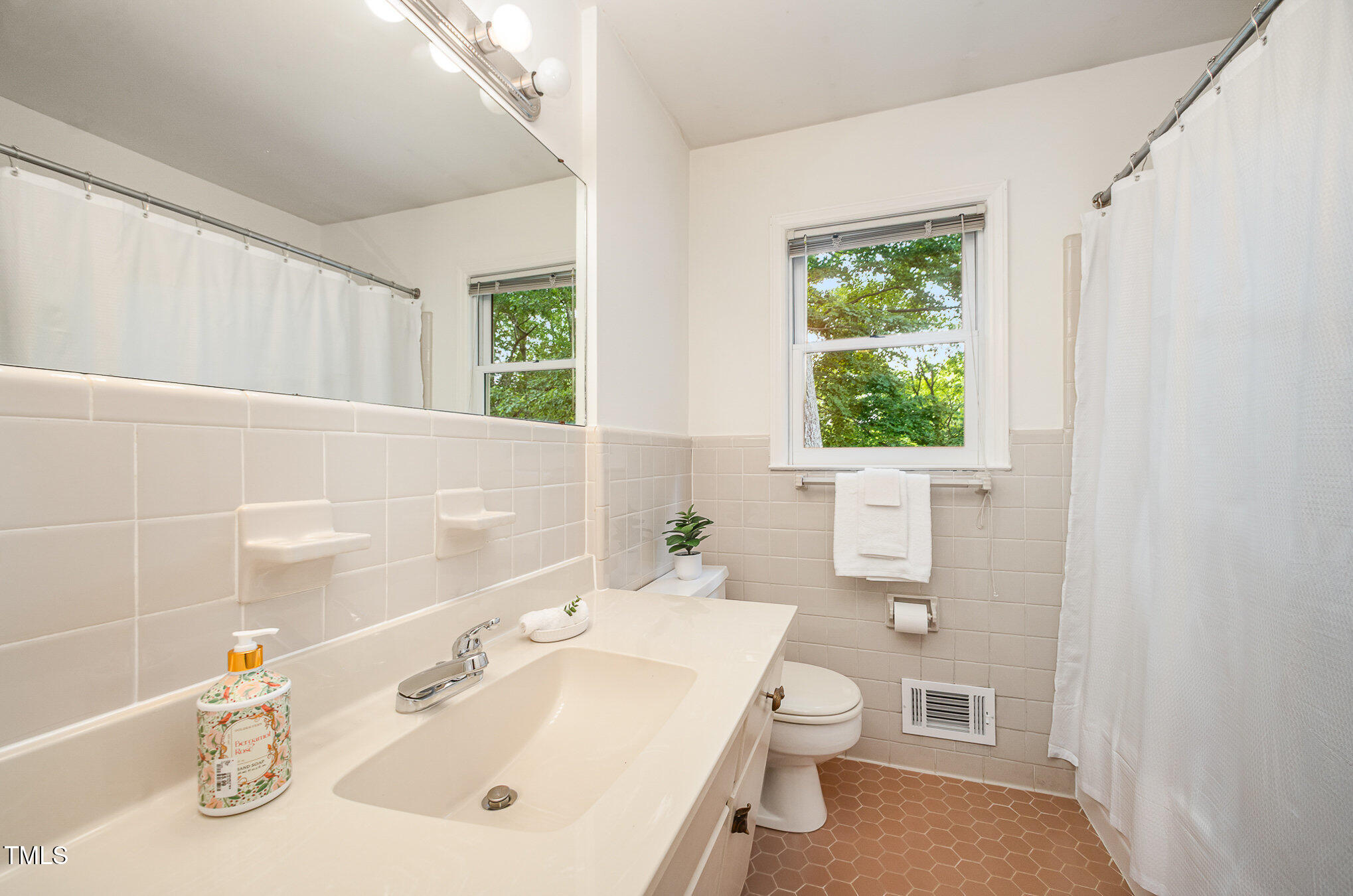 2425 Wentworth Street Raleigh, NC 27612 - Photo 21 of 44 018_kv0a4294-edit_748