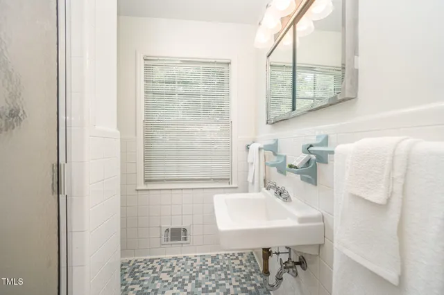 $794,000 | 2425 Wentworth Street, Raleigh, NC 27612