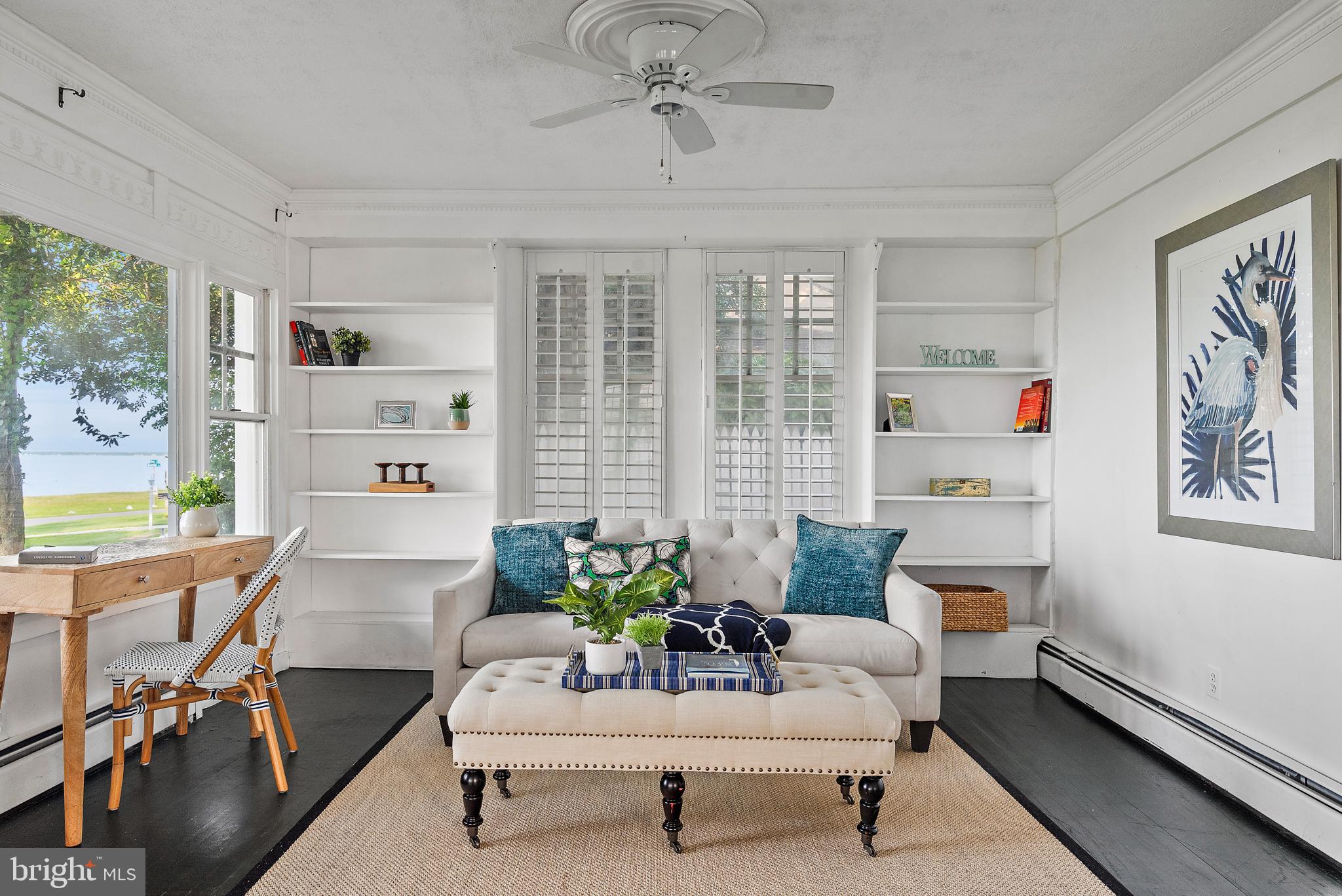 90 River Drive Annapolis, MD 21403 - Photo 12 of 44 a living room with furniture