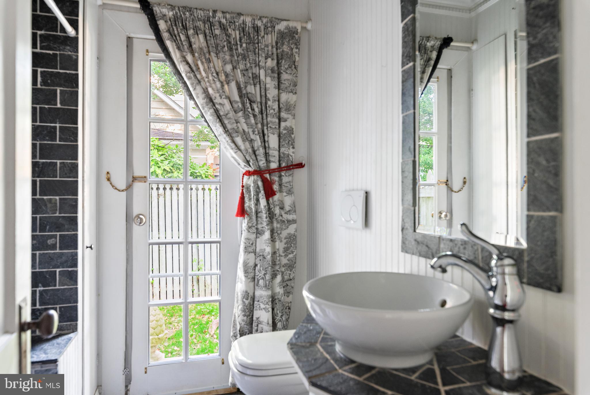 90 River Drive Annapolis, MD 21403 - Photo 17 of 44 a bathroom with a sink toilet and shower