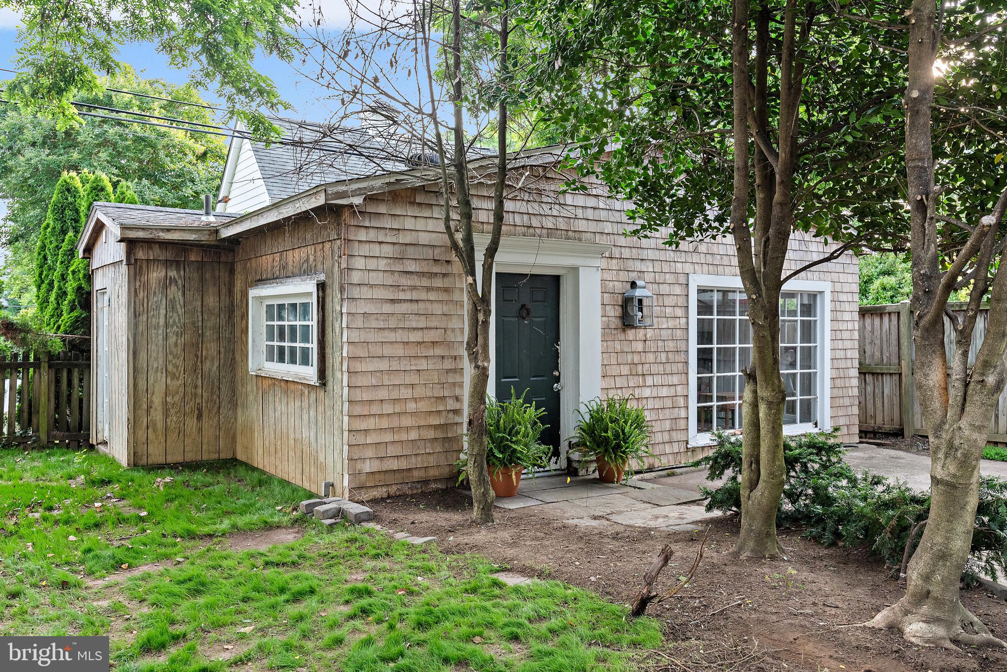 90 River Drive Annapolis, MD 21403 - Photo 29 of 44 a view of a house with a yard