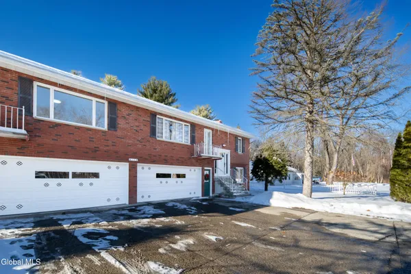 $688,000 | 54 Highway 236, Halfmoon, NY 12065