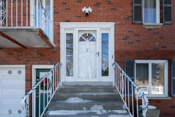 $688,000 | 54 Highway 236, Halfmoon, NY 12065