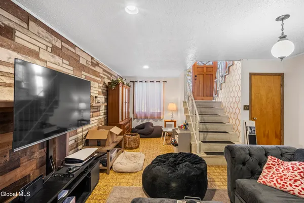 $688,000 | 54 Highway 236, Halfmoon, NY 12065