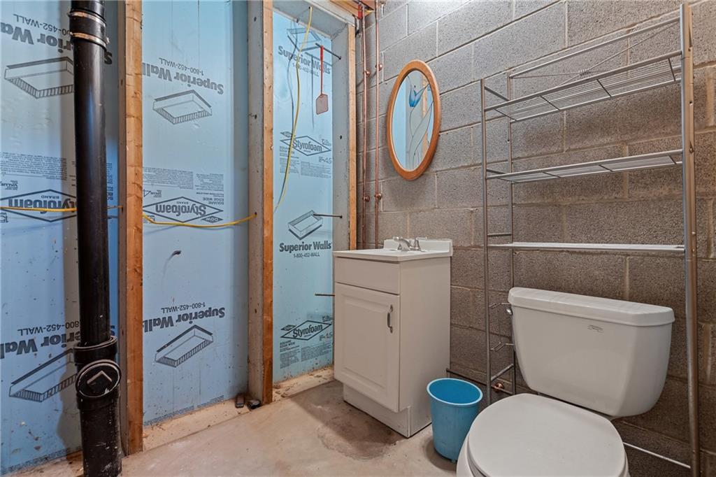 566 Pettit Road Waynesburg, PA 15370 - Photo 38 of 50 a bathroom with a toilet and a shower