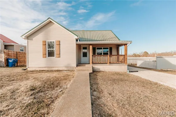$130,000 | 302 West 3rd Street, Dixon, MO 65459
