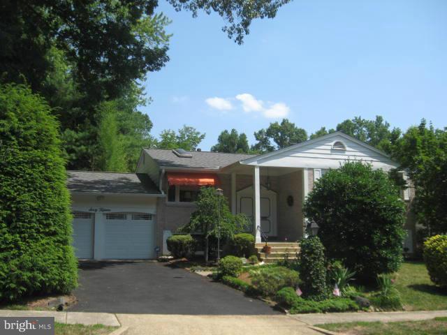 6015 Commack Court Springfield, VA 22152 - Photo 1 of 28 Exterior (Front)