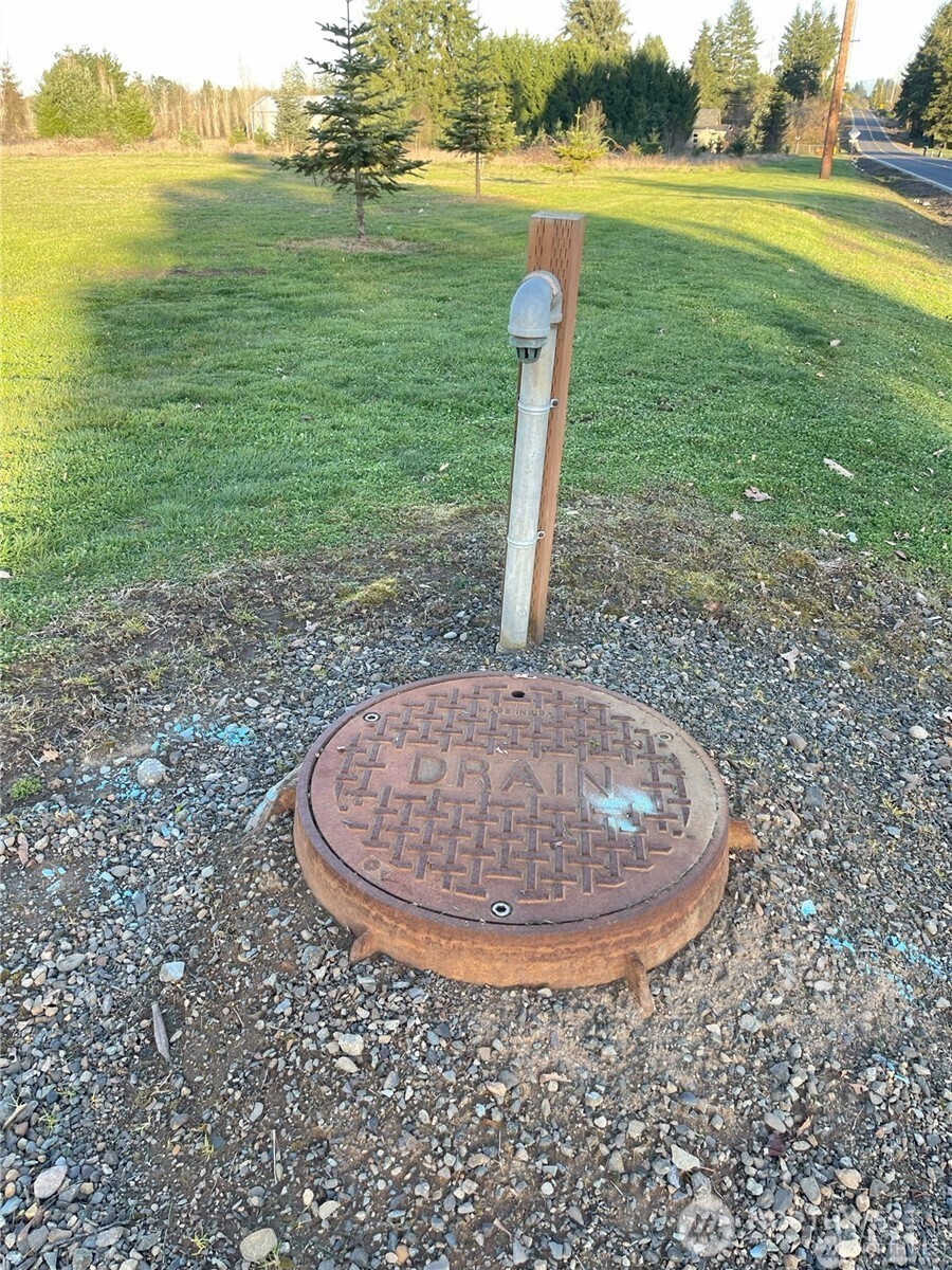 415 Highway 505 Winlock, WA 98596 - Photo 6 of 11 a front view of a house with a yard