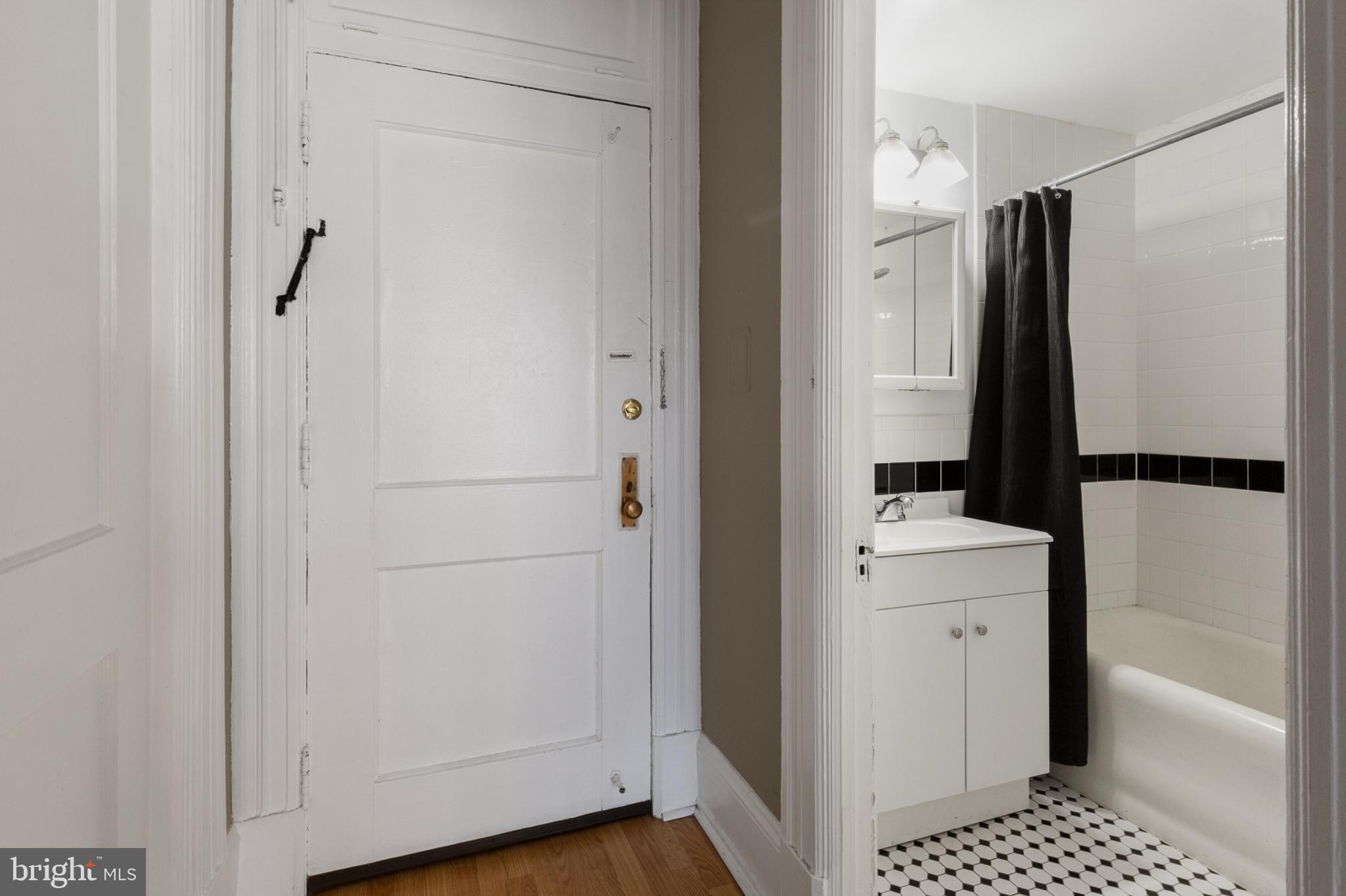 1324 Locust Street, Unit 1410 Philadelphia, PA 19107 - Photo 16 of 26