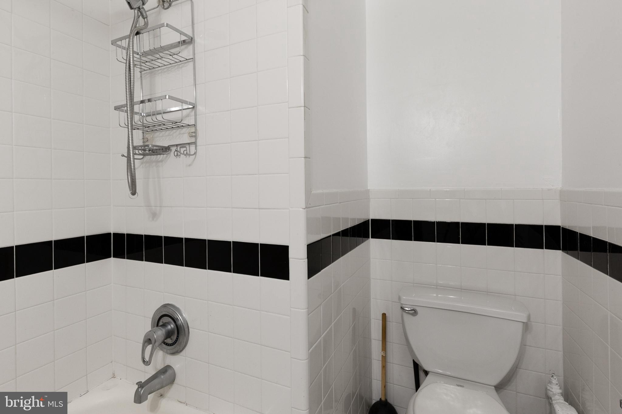1324 Locust Street, Unit 1410 Philadelphia, PA 19107 - Photo 17 of 26