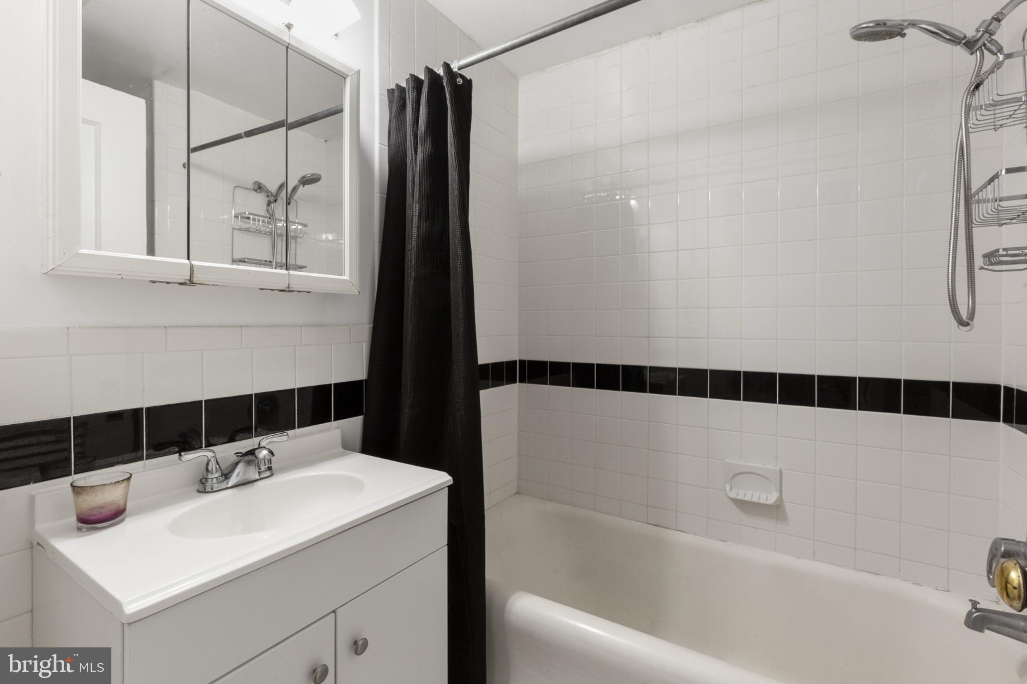 1324 Locust Street, Unit 1410 Philadelphia, PA 19107 - Photo 18 of 26