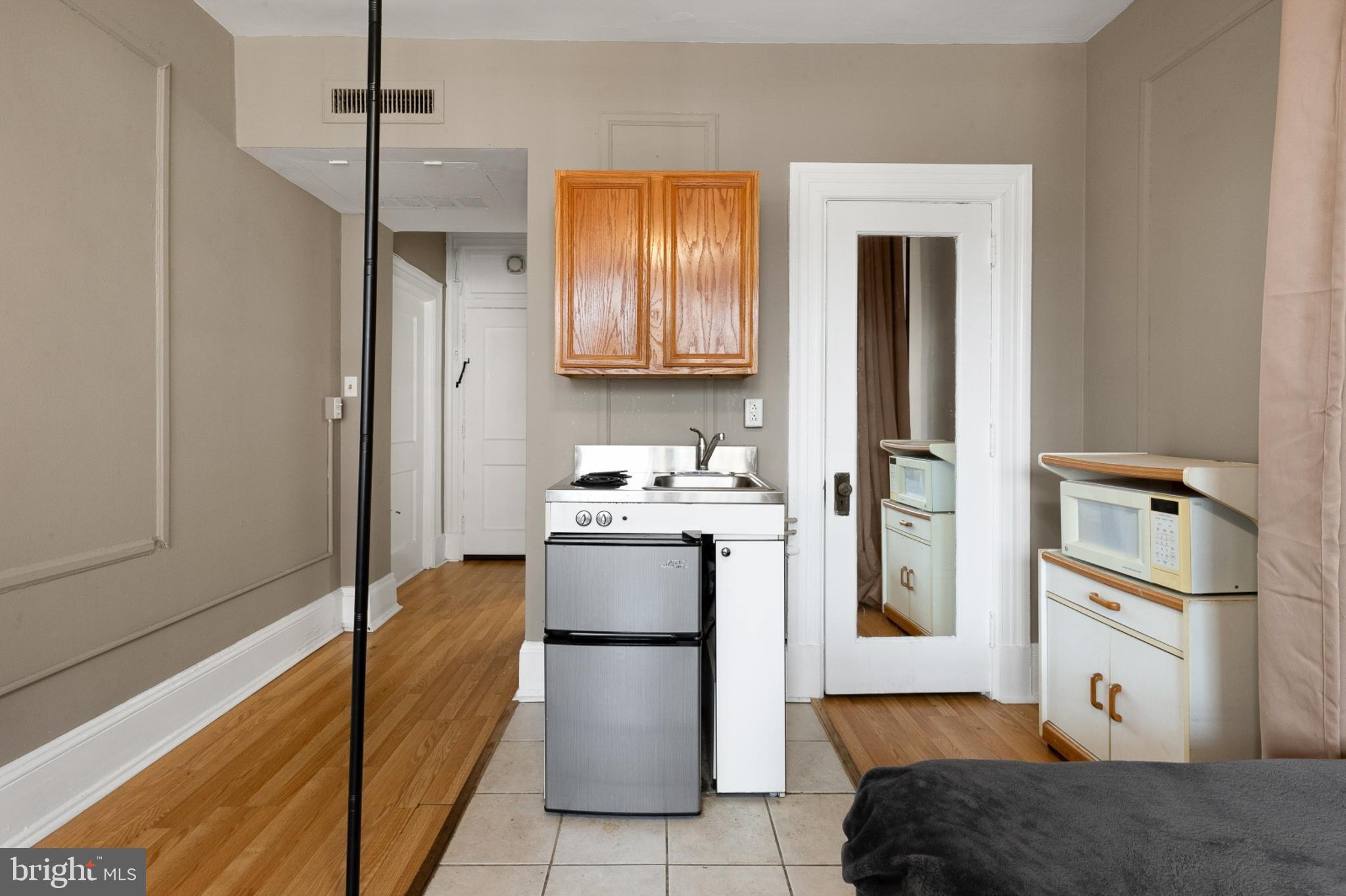 1324 Locust Street, Unit 1410 Philadelphia, PA 19107 - Photo 20 of 26