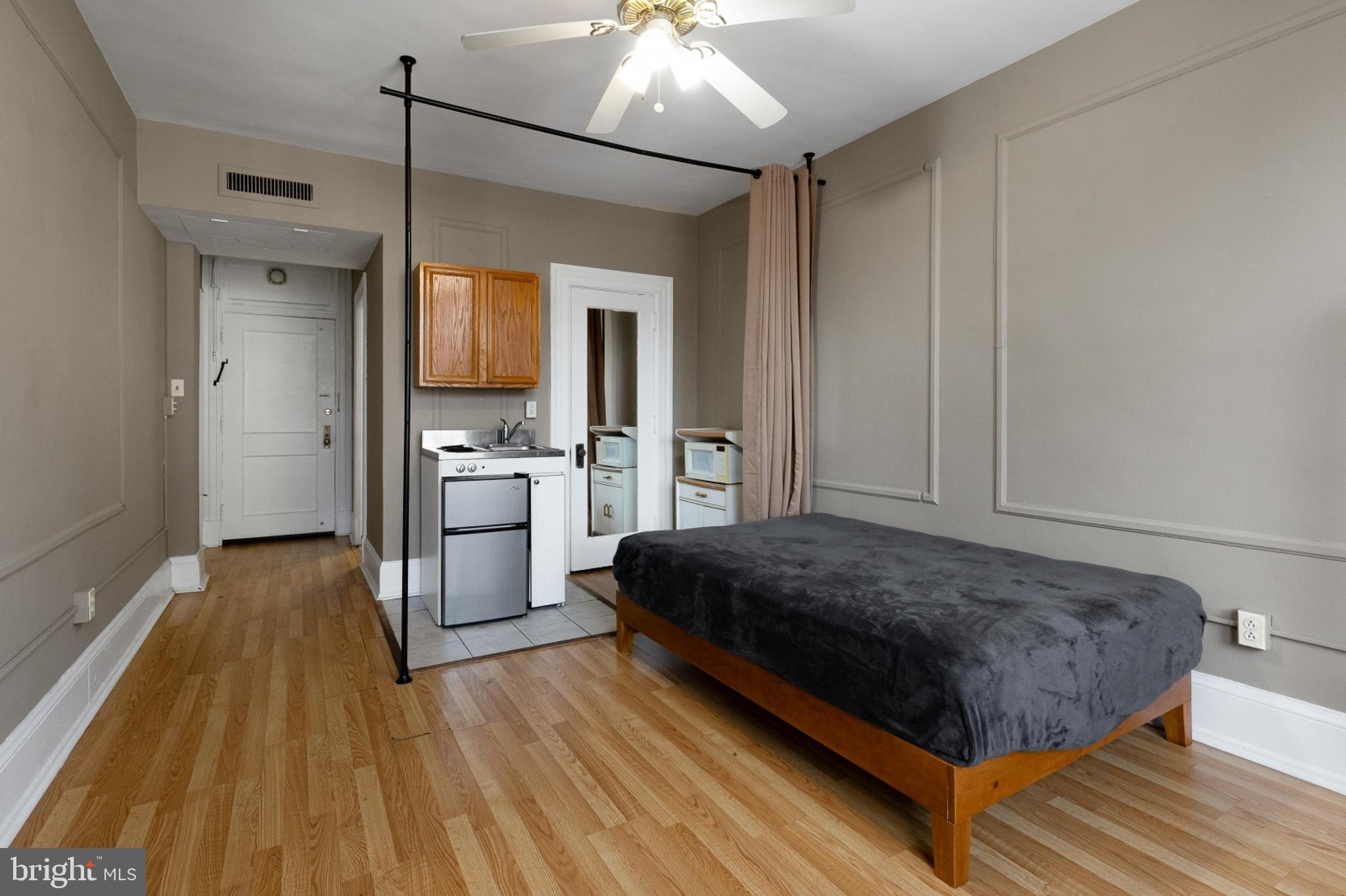 1324 Locust Street, Unit 1410 Philadelphia, PA 19107 - Photo 25 of 26