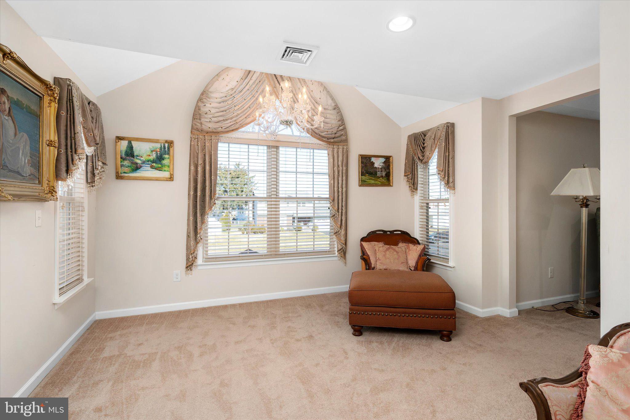 128 Hempstead Road Hamilton, NJ 08610 - Photo 27 of 35 Primary Seating Area