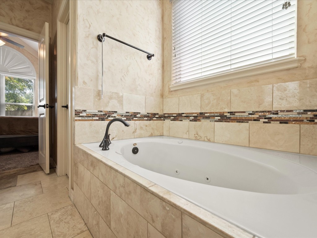 763-806 Lake View Drive Montgomery, TX 77356 - Photo 23 of 43 Large Jetted Tub in addition.