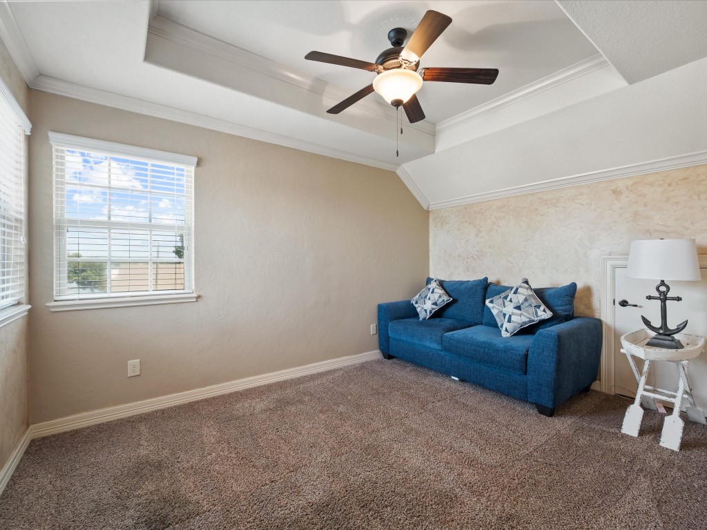 763-806 Lake View Drive Montgomery, TX 77356 - Photo 29 of 43 The perfect private Flex Space, Study or lounge area.