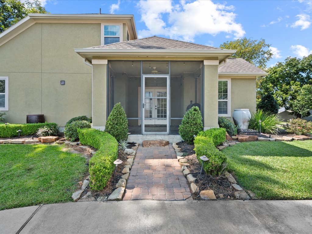 763-806 Lake View Drive Montgomery, TX 77356 - Photo 35 of 43 Sun Room attached to the home providing water views of the lake.