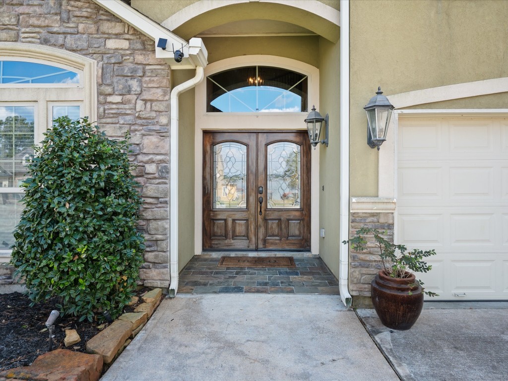 763-806 Lake View Drive Montgomery, TX 77356 - Photo 8 of 43 Double front doors with glass accents.