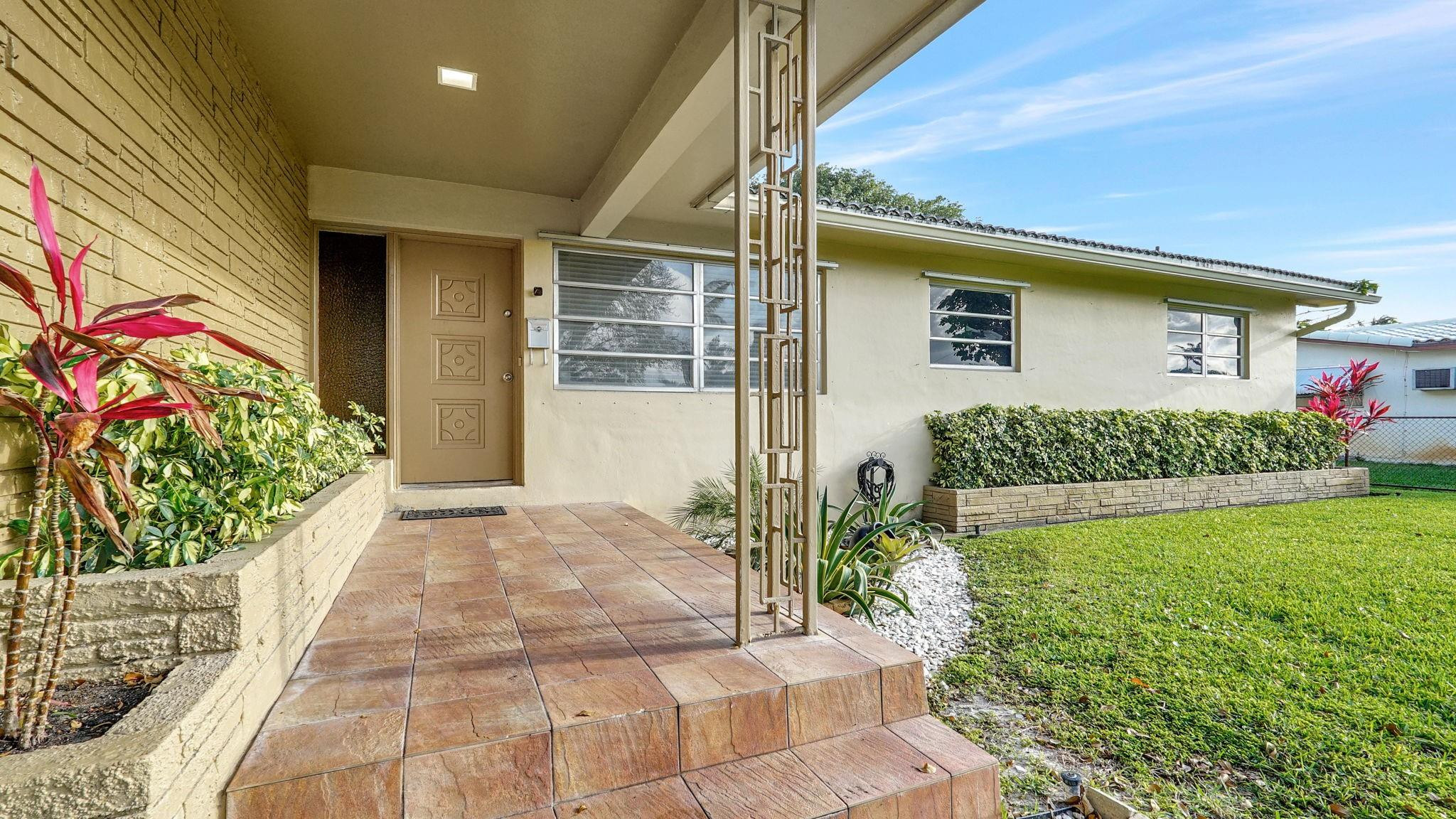 3410 Cleveland Street Hollywood, FL 33021 - Photo 9 of 63 Photo 9