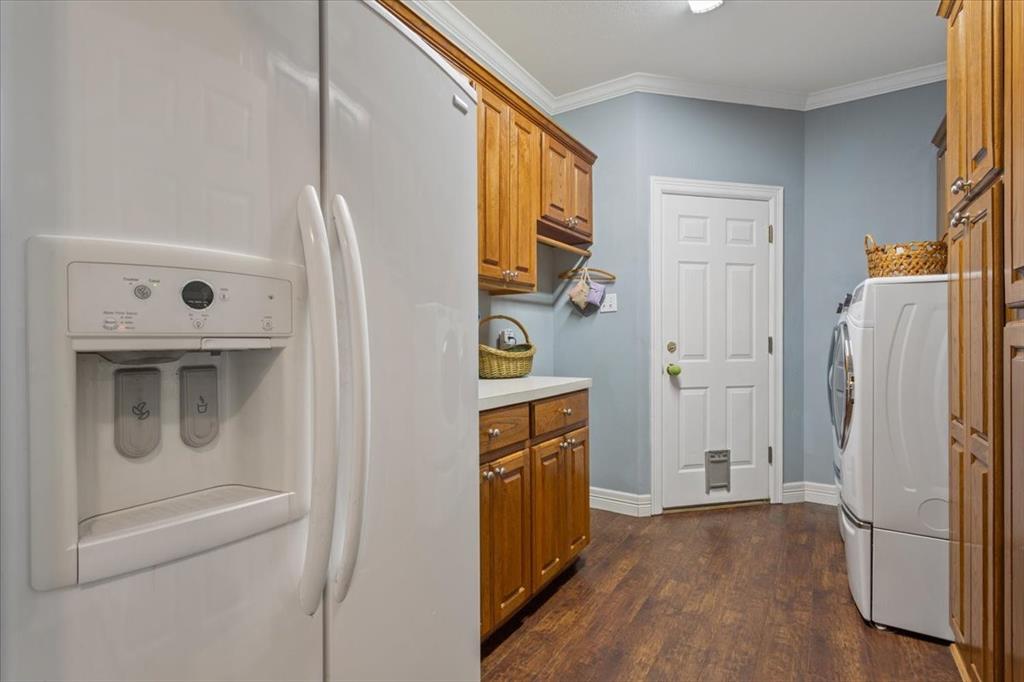 6008 Mesquite Tree Court Waco, TX 76708 - Photo 37 of 39 Expansive laundry room