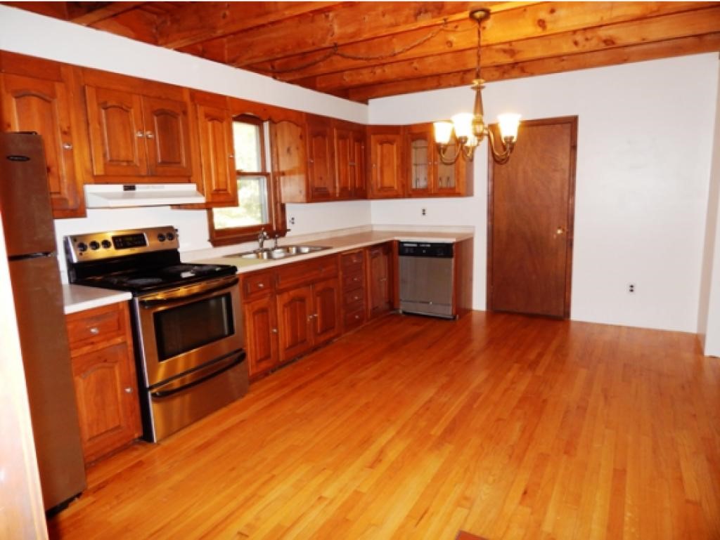 53 Stark Road Derry, NH 03038 - Photo 3 of 18