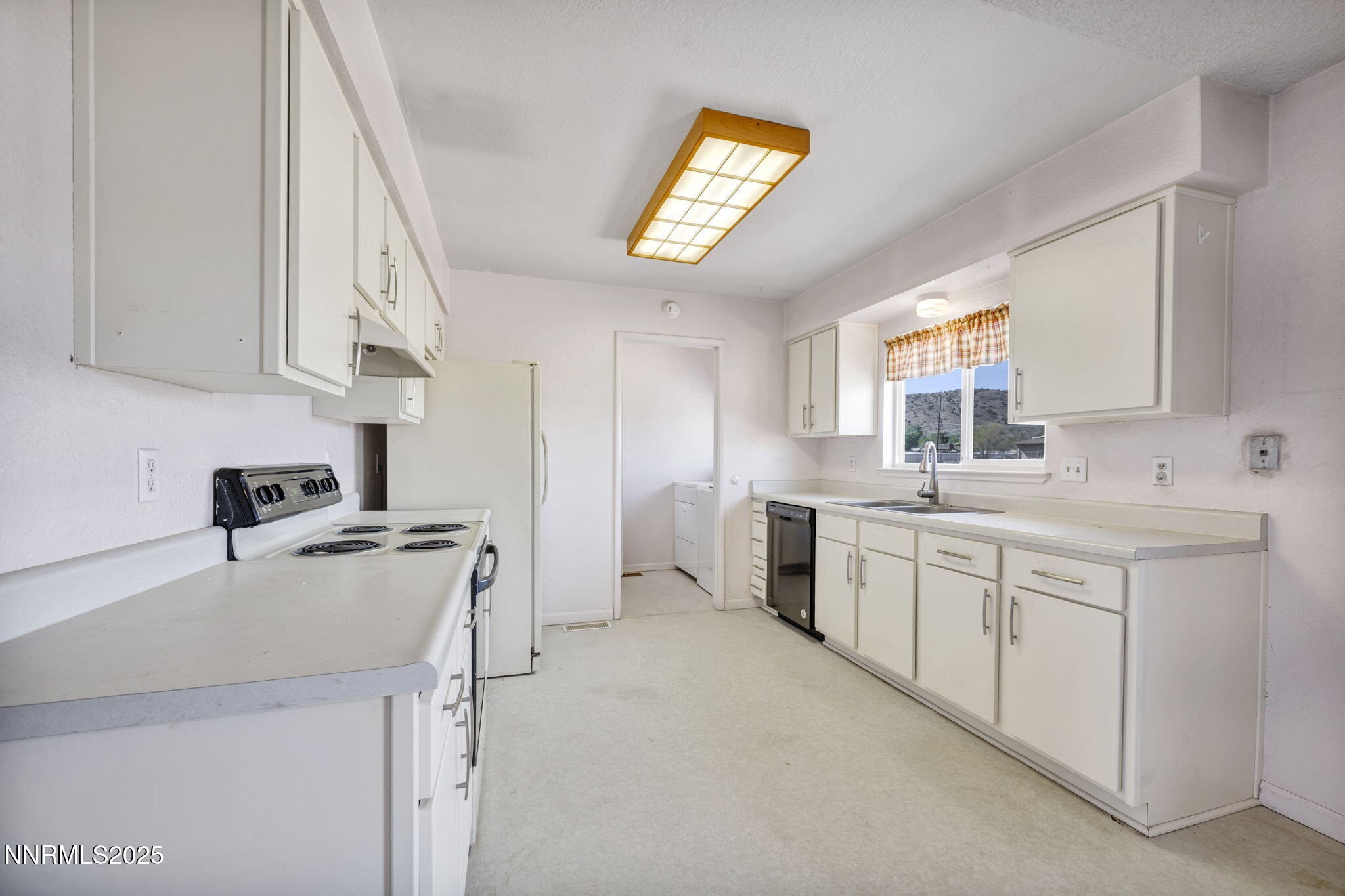 11815 Mistletoe Street Reno, NV 89506 - Photo 5 of 48 38-web-or-mls-11815-mistletoe-st