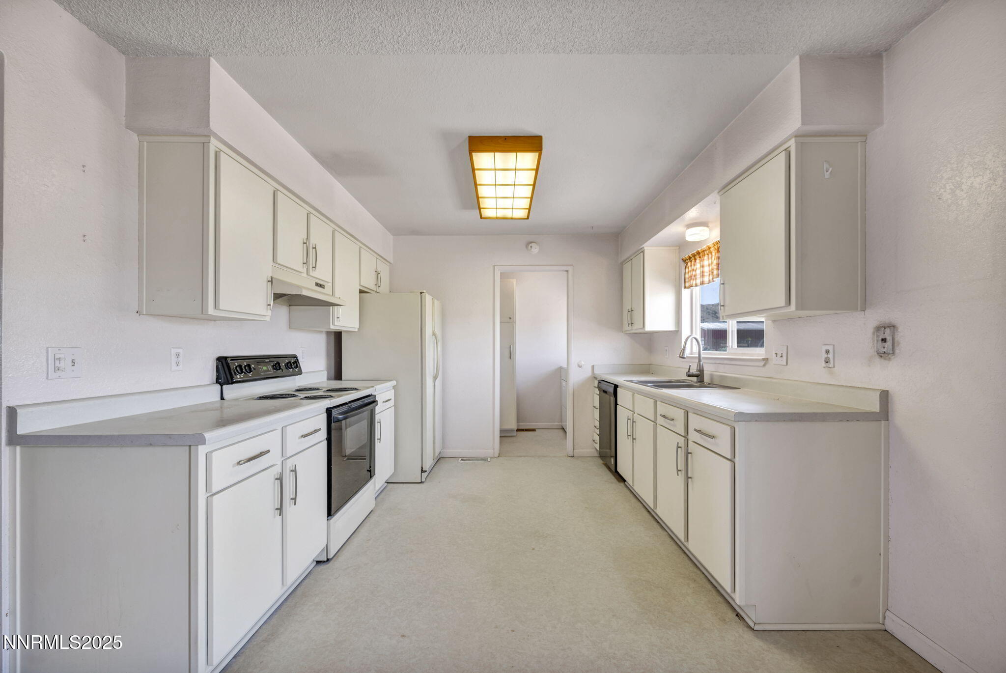 11815 Mistletoe Street Reno, NV 89506 - Photo 6 of 48 39-web-or-mls-11815-mistletoe-st