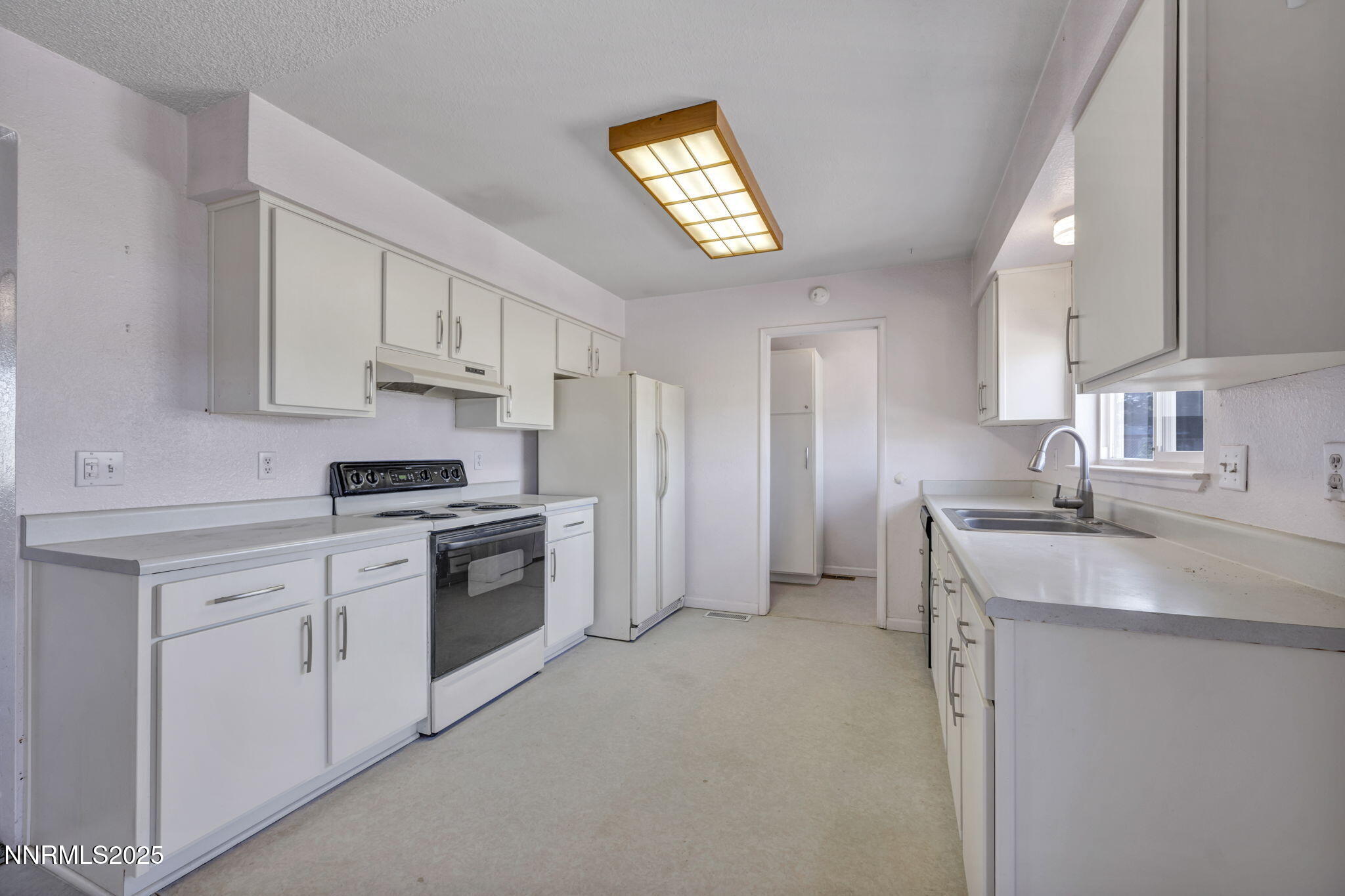 11815 Mistletoe Street Reno, NV 89506 - Photo 7 of 48 40-web-or-mls-11815-mistletoe-st