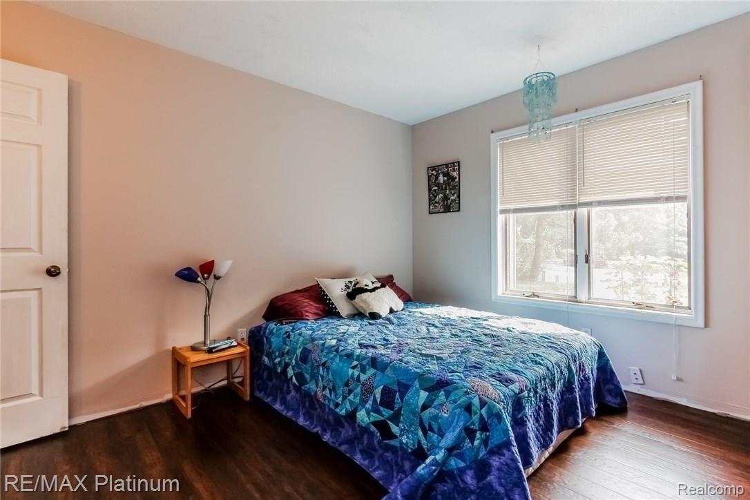 4369 Old Mill Road Pinckney, MI 48169 - Photo 41 of 55 026-Bedroom-2021389-medium.jpg