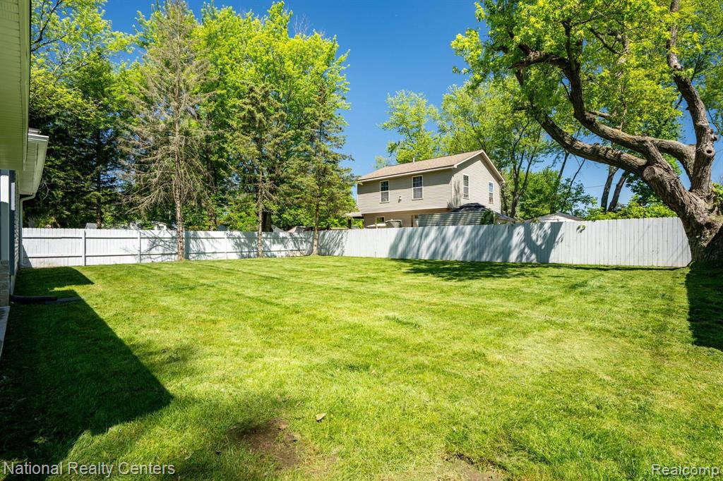 2879 Corinthia Drive Rochester Hills, MI 48309 - Photo 37 of 39