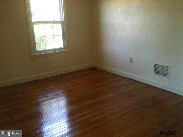 28 Ridgeway Drive York, PA 17404 - Photo 4 of 4 Gallery Image 4