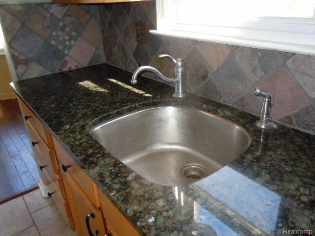 1239 Princeton Road Berkley, MI 48072 - Photo 18 of 25 264-009714 Granite Countertops.J