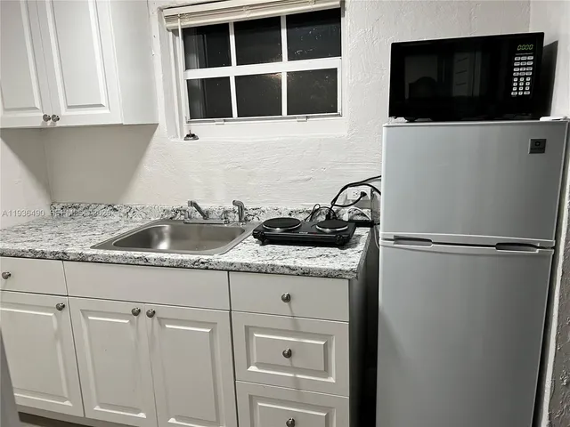 $1,400 | 120 Southwest 68th Avenue, Miami, FL 33144