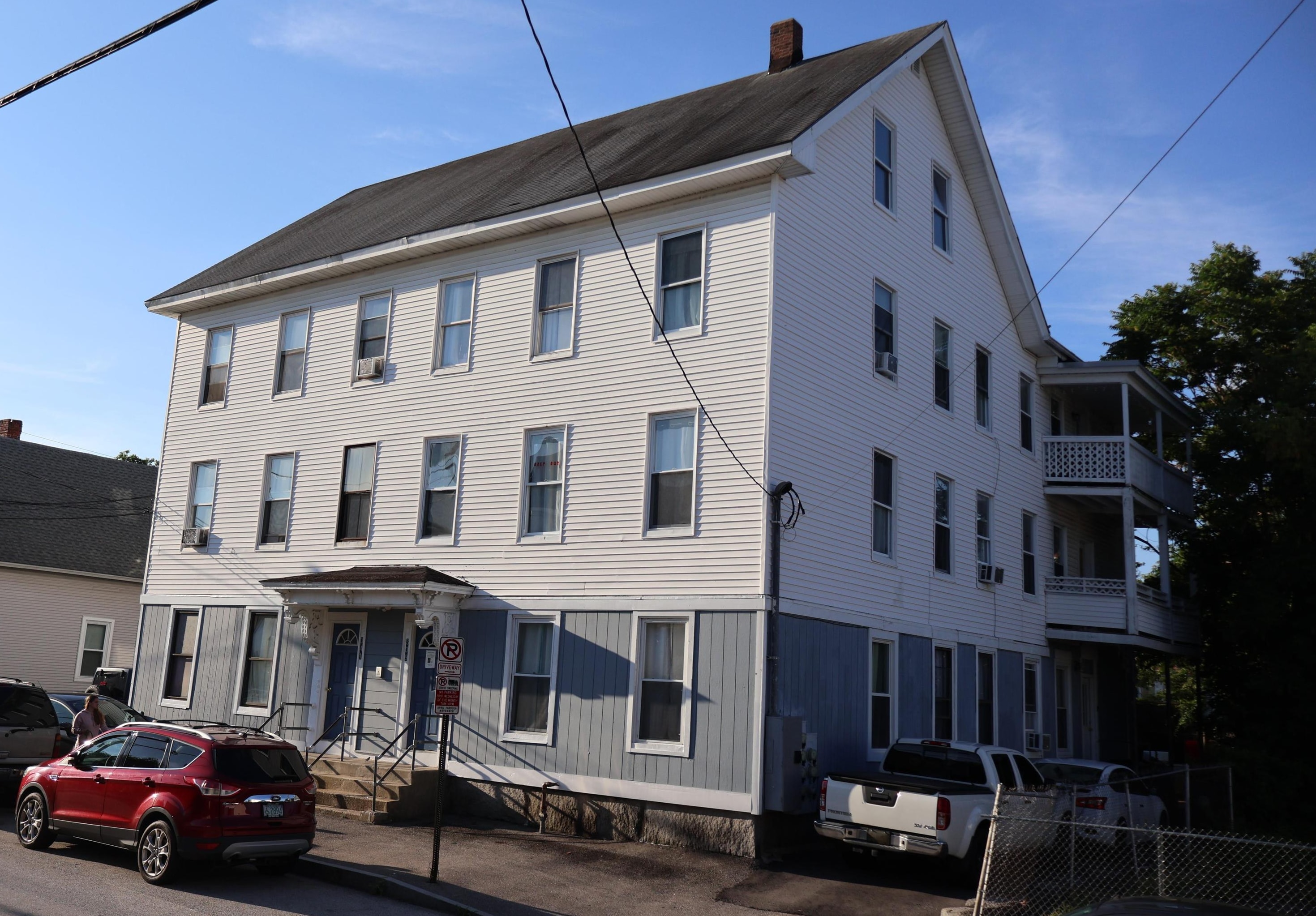 339 Amherst Street Manchester, NH 03104 - Photo 2 of 15