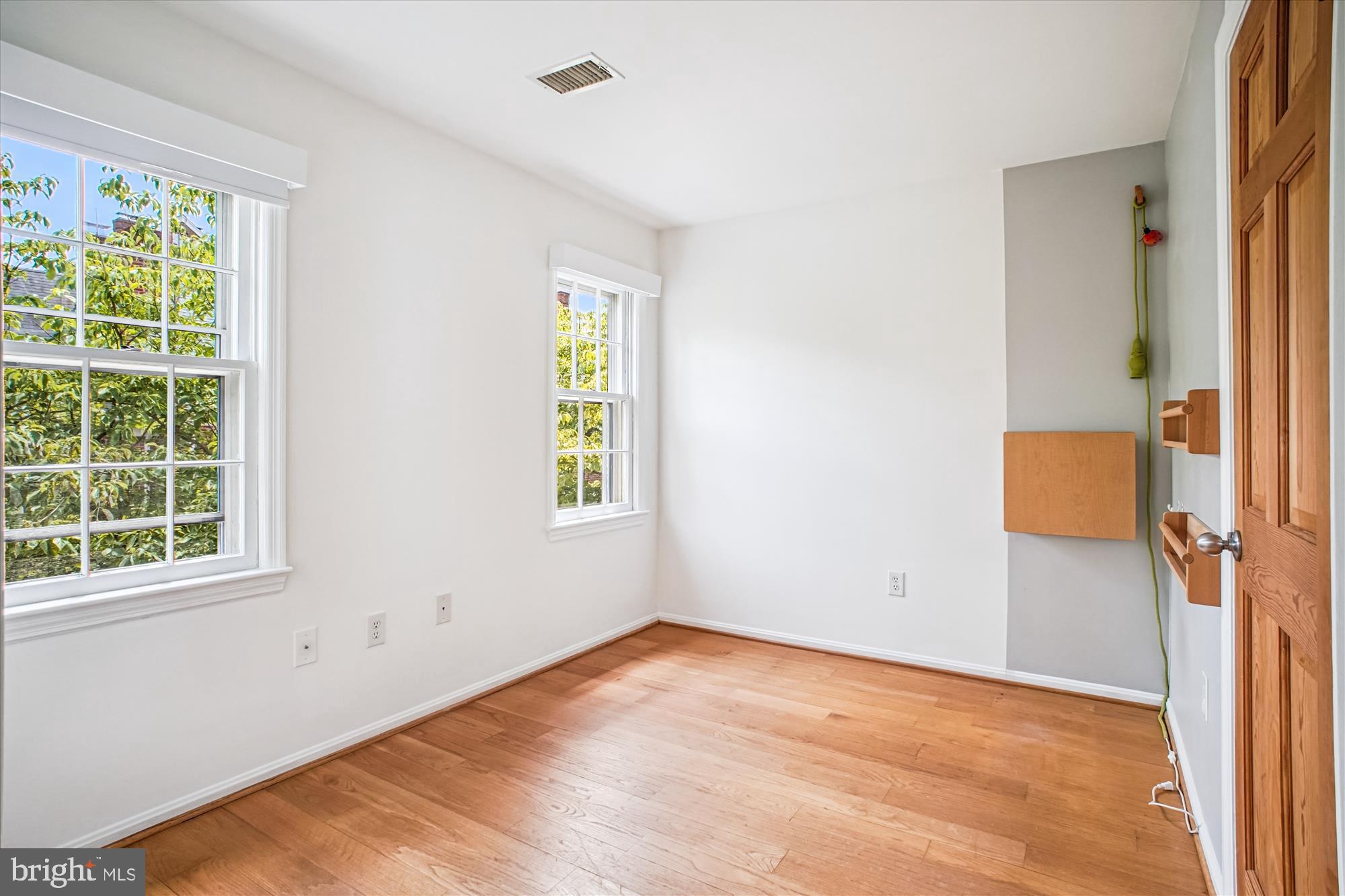 1229 Portner Road Alexandria, VA 22314 - Photo 33 of 47 an empty room with windows