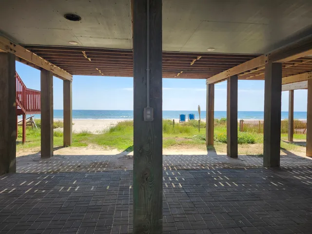 $899,900 | 109 D Santar Loop, Surfside Beach, TX 77541