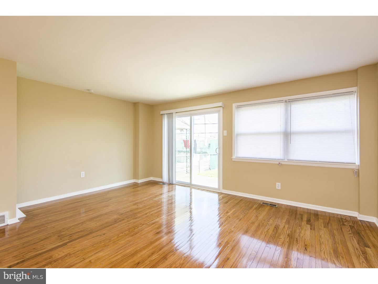 4169 Whiting Road Philadelphia, PA 19154 - Photo 8 of 25 Living Room