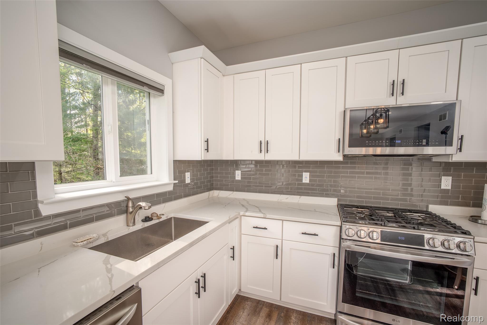 11913 Tuttle Hill Road Willis, MI 48191 - Photo 9 of 32 9.jpg