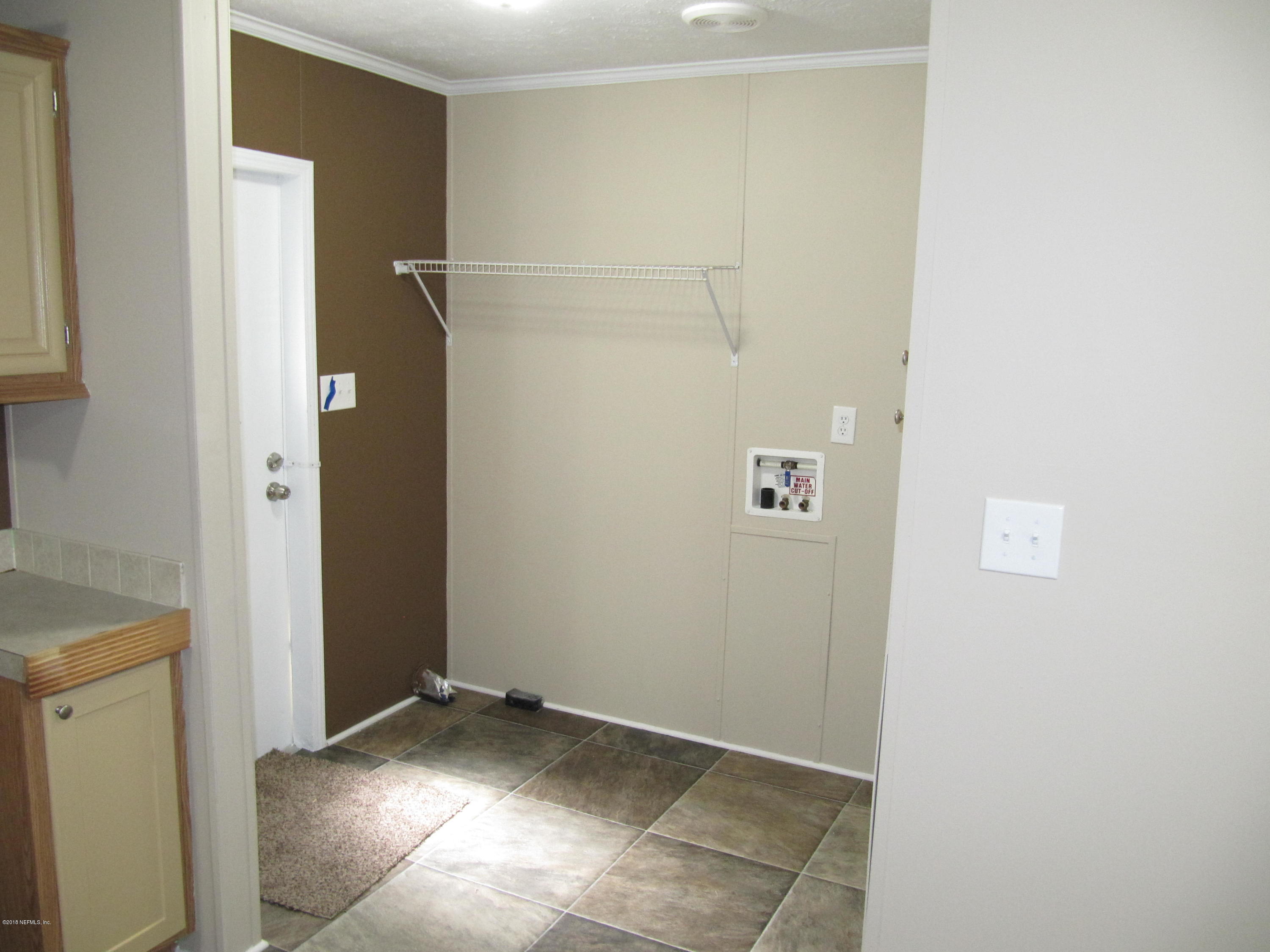 110 Putnam Loop Road Melrose, FL 32666 - Photo 7 of 7 a view of a hallway