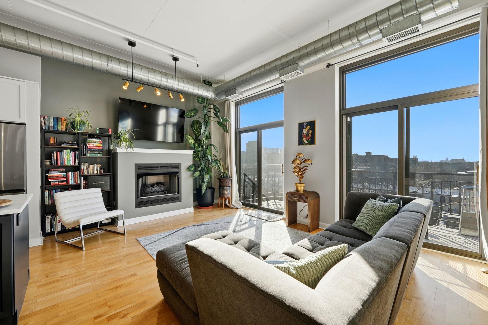 1301 West Madison Street, Unit 613 Chicago, IL 60607 - Photo 2 of 25 Gallery Image 2