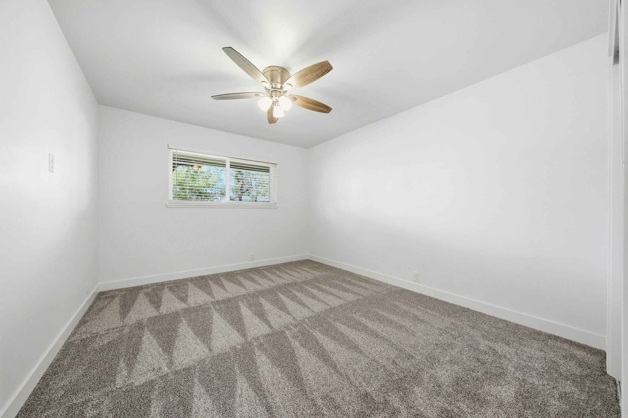 3911 Roesner Avenue Redding, CA 96002 - Photo 23 of 42 an empty room with windows and fan