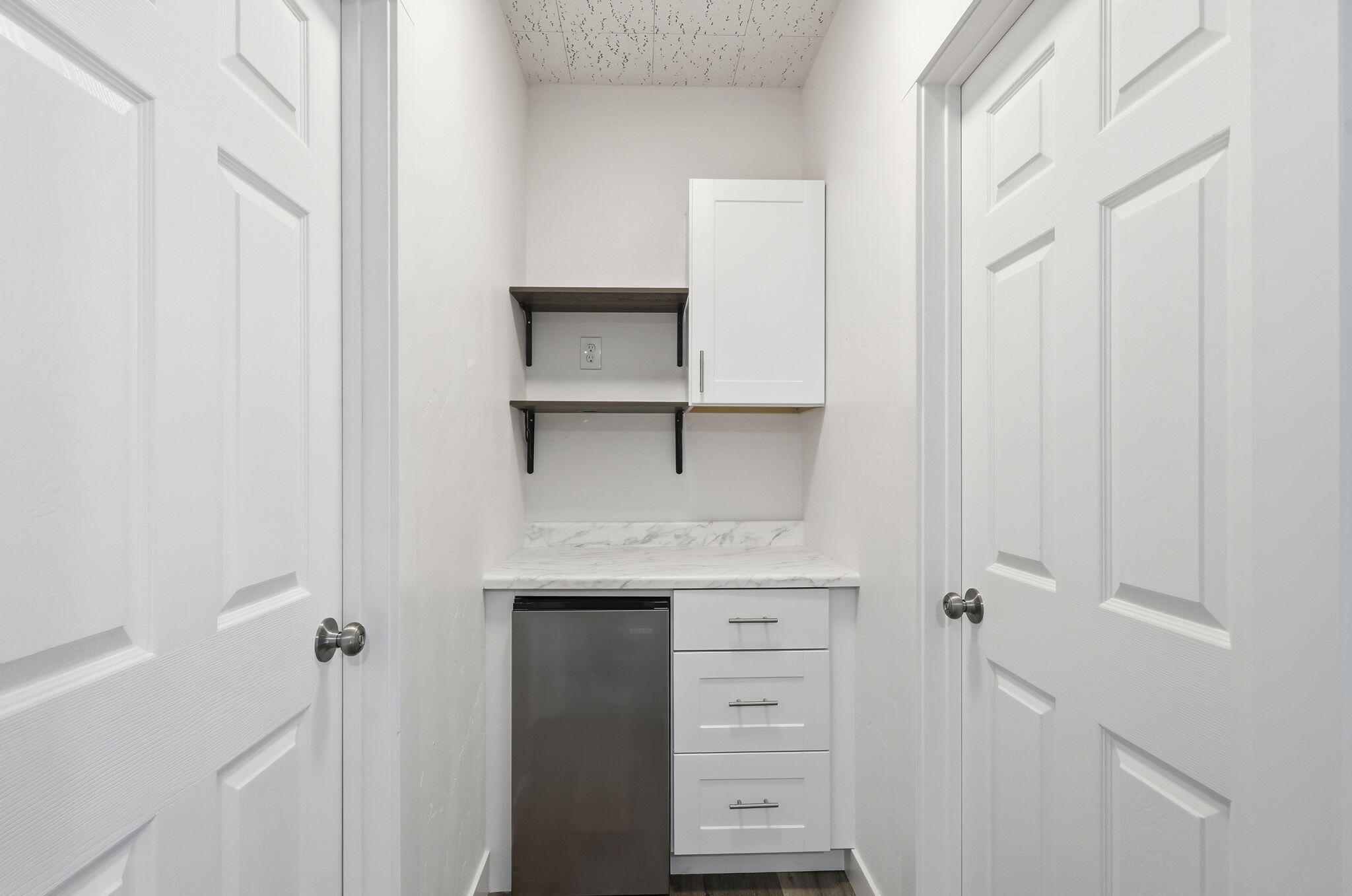 3911 Roesner Avenue Redding, CA 96002 - Photo 33 of 42 a kitchen with white cabinets and white appliances