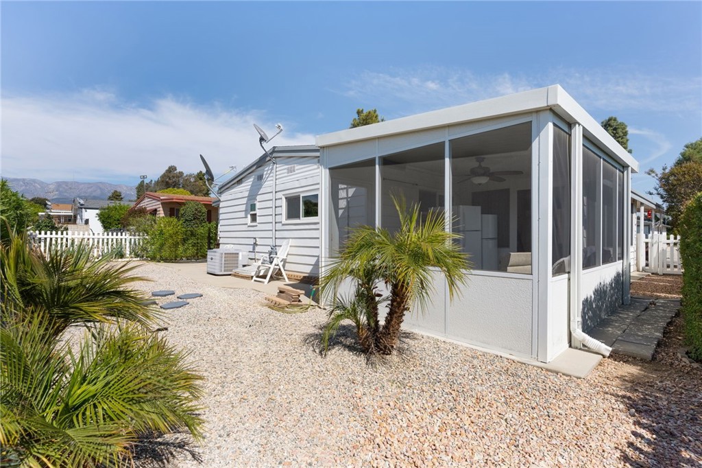 9583 Crestknoll Drive Calimesa, CA 92320 - Photo 3 of 27