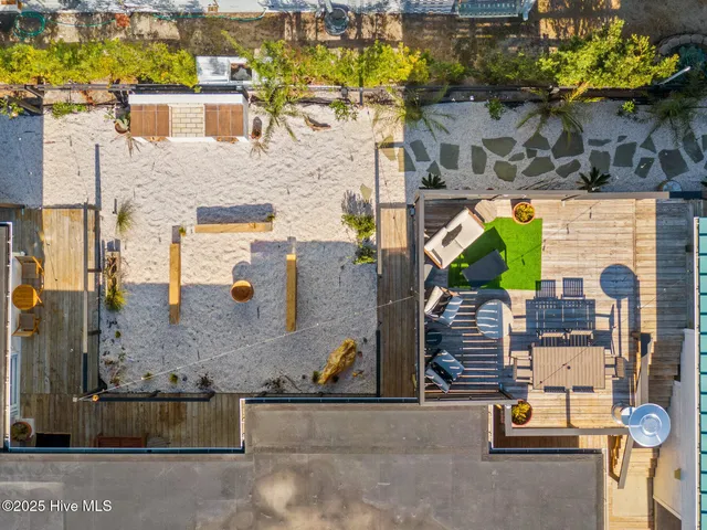 $1,200,000 | 135 North 3rd Avenue, Kure Beach, NC 28449