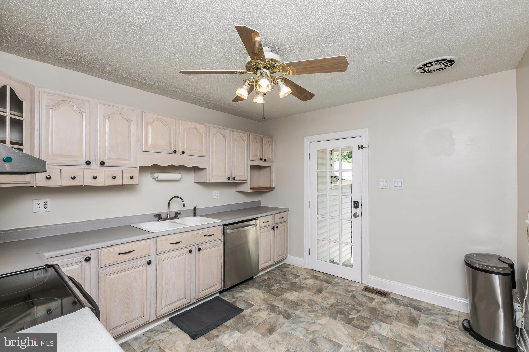 1250 Hillside Road Pasadena, MD 21122 - Photo 4 of 30 Kitchen