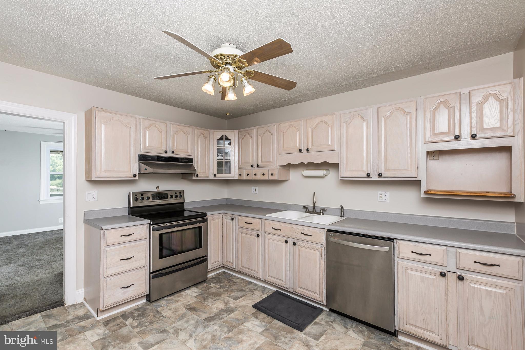 1250 Hillside Road Pasadena, MD 21122 - Photo 5 of 30 Kitchen