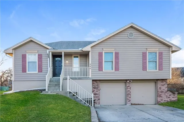 $2,305 | 545 Southeast Ashton Court, Lee's Summit, MO 64063
